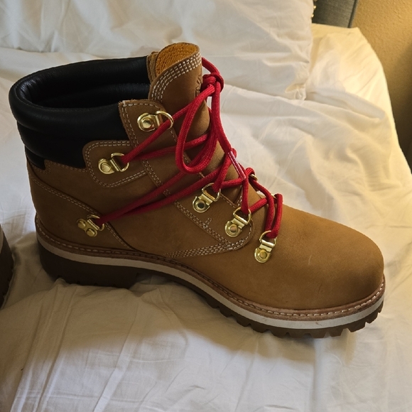 Timberland Tan Boots with Red Laces - Picture 2 of 4